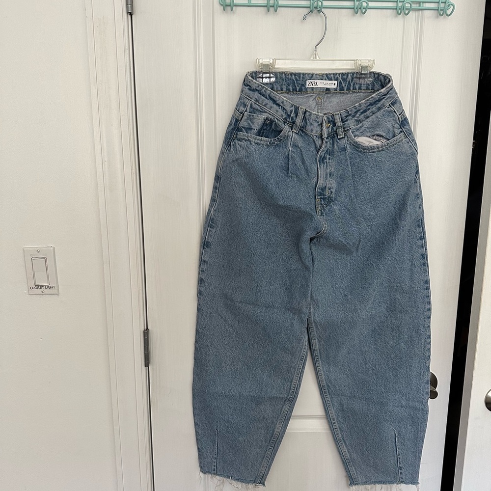 New Zara Boyfriend Jeans: Size 4, light washed, relaxed, high waisted jeans